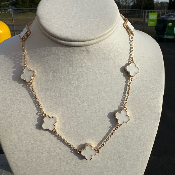 NEW ARRIVALS STATEMENT NECKLACE - Picture 12 of 16